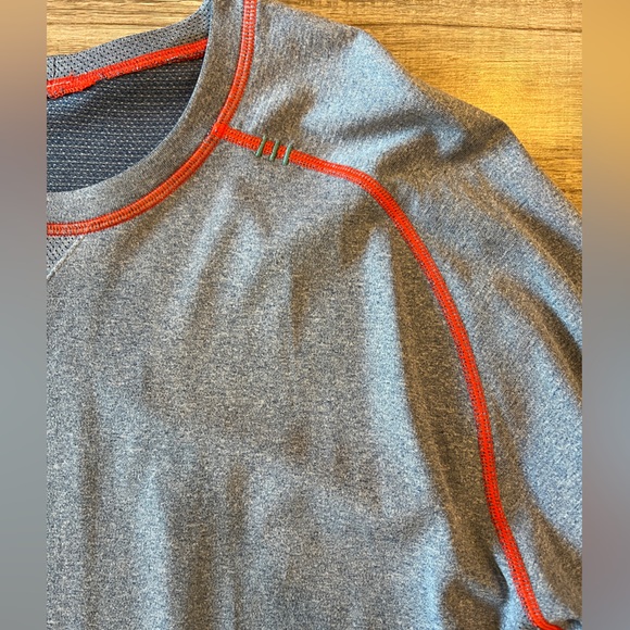 Lululemon Men Long Sleeve Shirt! Size XL! Like New Condition! Only worn once! - Picture 4 of 8